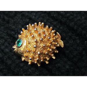 Vintage Puffer Fish Brooch Pin Green Rhinestone Eye Textured Gold Tone